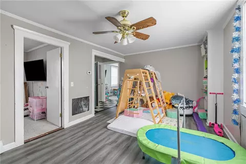Entry Way - 17 Easterbrooks Ave, Bristol, RI 02809 photo 2 of 3