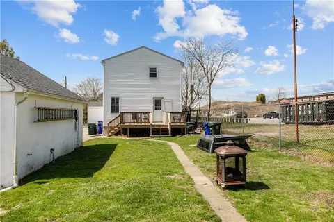Exterior - 17 Easterbrooks Ave, Bristol, RI 02809 photo 5 of 9