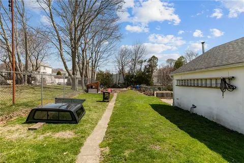Exterior - 17 Easterbrooks Ave, Bristol, RI 02809 photo 7 of 9