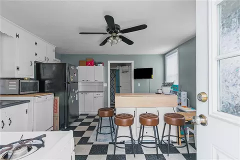 Kitchen - 17 Easterbrooks Ave, Bristol, RI 02809 photo 2 of 3
