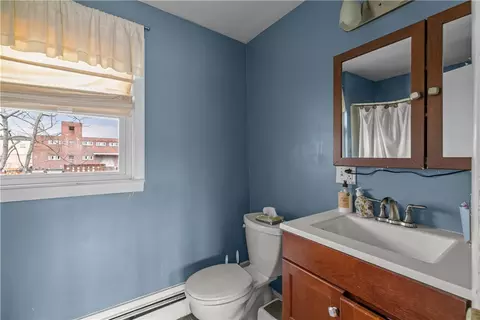 Bath - 17 Easterbrooks Ave, Bristol, RI 02809 photo 2 of 2