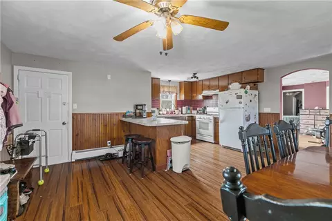 Entry Way - 17 Easterbrooks Ave, Bristol, RI 02809 photo 3 of 3