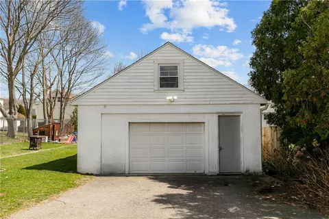 Exterior - 17 Easterbrooks Ave, Bristol, RI 02809 photo 6 of 9