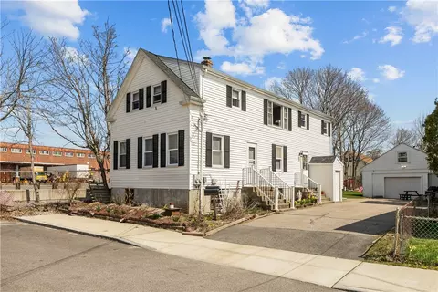17 Easterbrooks Ave, Bristol, RI 02809