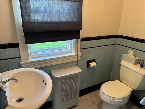 Bath - 244 Harmony Ct, Warwick, RI 02889 photo 1 of 2