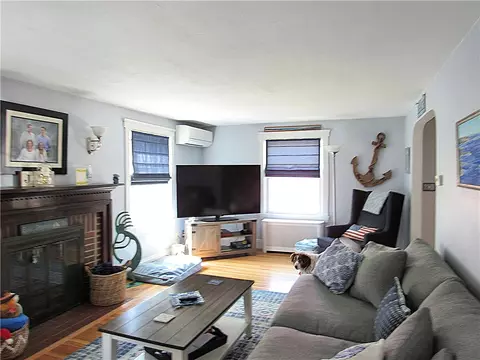 Living - 244 Harmony Ct, Warwick, RI 02889 photo 1 of 2