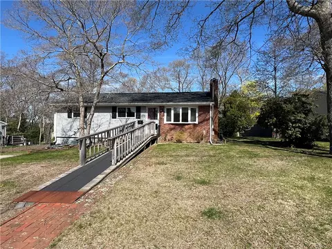 57 Rawlingson Dr, Coventry, RI 02816