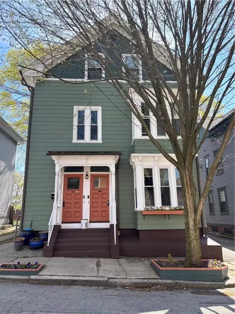 193 Howell St #1, Providence, RI 02906