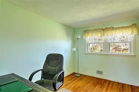Bedroom - 40 Covington Dr, Warwick, RI 02886 photo 8 of 9