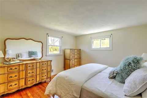 Bedroom - 40 Covington Dr, Warwick, RI 02886 photo 1 of 9