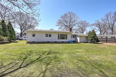 Exterior - 40 Covington Dr, Warwick, RI 02886 photo 9 of 10