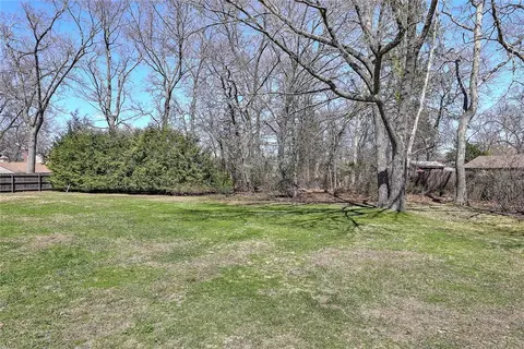 Exterior - 40 Covington Dr, Warwick, RI 02886 photo 8 of 10