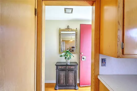 Entry Way - 40 Covington Dr, Warwick, RI 02886 photo 3 of 5