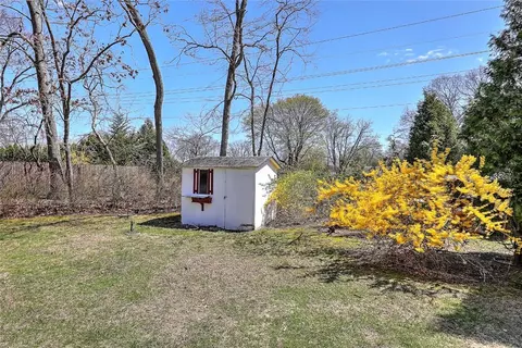 Exterior - 40 Covington Dr, Warwick, RI 02886 photo 6 of 10