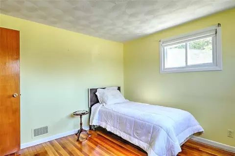 Bedroom - 40 Covington Dr, Warwick, RI 02886 photo 6 of 9