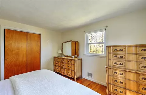 Bedroom - 40 Covington Dr, Warwick, RI 02886 photo 2 of 9