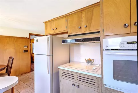 Kitchen - 40 Covington Dr, Warwick, RI 02886 photo 6 of 6