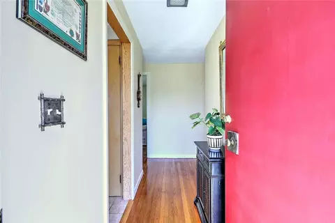 Entry Way - 40 Covington Dr, Warwick, RI 02886 photo 1 of 5