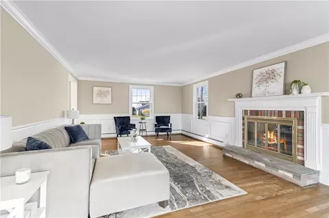 Living - 594 Algonquin Dr, Warwick, RI 02888 photo 3 of 5
