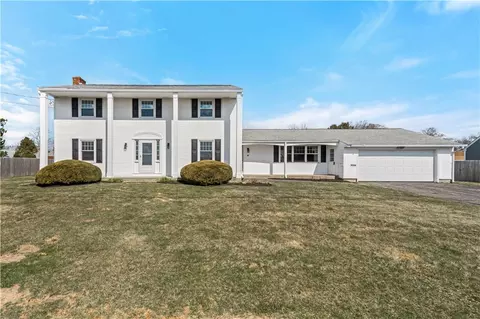 594 Algonquin Dr, Warwick, RI 02888