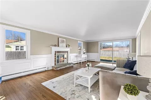 Living - 594 Algonquin Dr, Warwick, RI 02888 photo 2 of 5
