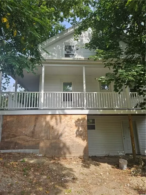 15 Lewis St, Woonsocket, RI 02895 photo 2
