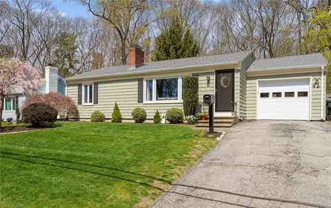 41 Darling St, Warwick, RI 02886 photo 2