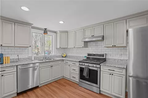 41 Darling St, Warwick, RI 02886 photo 6