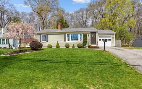 41 Darling St, Warwick, RI 02886