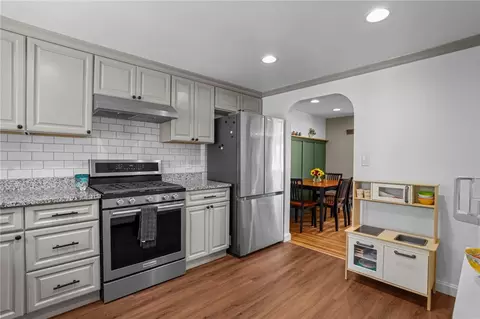 41 Darling St, Warwick, RI 02886 photo 8