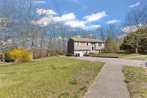 16 Monroe Dr, Coventry, RI 02816