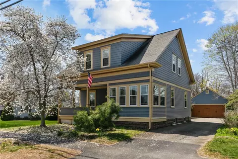 1255 Hope St, Bristol, RI 02809