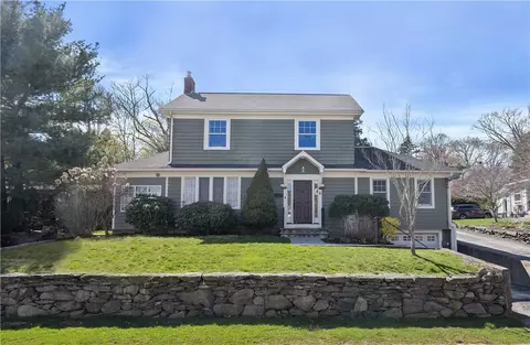 21 Hall St, East Greenwich, RI 02818