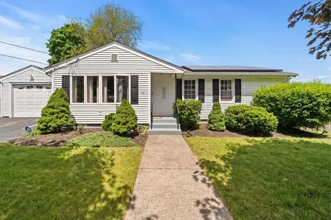 26 City View Pkwy, Johnston, RI 02919