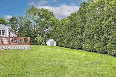 Exterior - 4 Johnson Ct, Bristol, RI 02809 photo 5 of 8