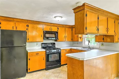 Kitchen - 4 Johnson Ct, Bristol, RI 02809 photo 1 of 4