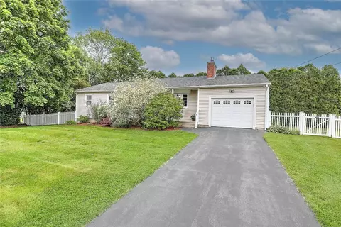 Exterior - 4 Johnson Ct, Bristol, RI 02809 photo 2 of 8