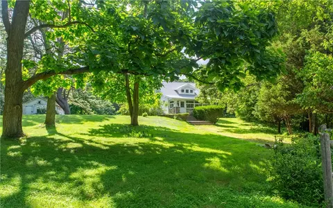 Exterior - 261 Hardig Rd, Warwick, RI 02886 photo 5 of 16