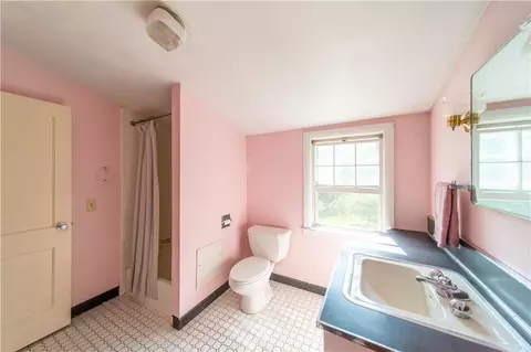 Bath - 261 Hardig Rd, Warwick, RI 02886 photo 2 of 3