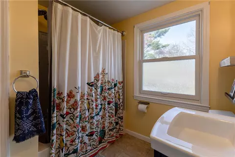 Bath - 55 Knowles Dr, Warwick, RI 02888 photo 3 of 3