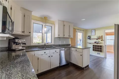 Kitchen - 55 Knowles Dr, Warwick, RI 02888 photo 1 of 3