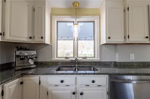 Kitchen - 55 Knowles Dr, Warwick, RI 02888 photo 2 of 3