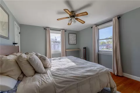 Bedroom - 55 Knowles Dr, Warwick, RI 02888 photo 5 of 6