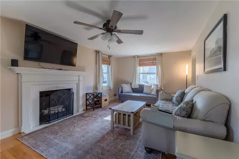 Living - 55 Knowles Dr, Warwick, RI 02888 photo 3 of 3