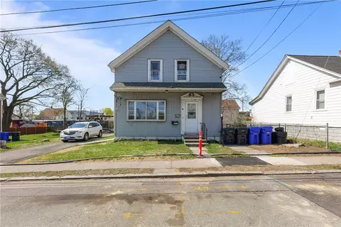 7 Oakley St, East Providence, RI 02914
