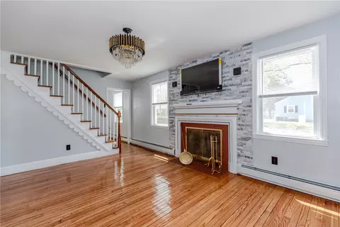 46 Freeman St, Warwick, RI 02886 photo 6