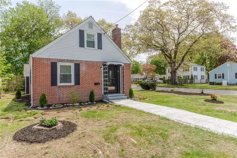 46 Freeman St, Warwick, RI 02886 photo 2