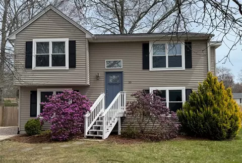 35 Huckleberry Trl, Saunderstown, RI 02874