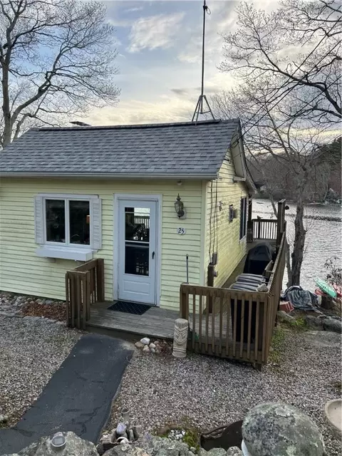 25 E Shore Dr, Exeter, RI 02822