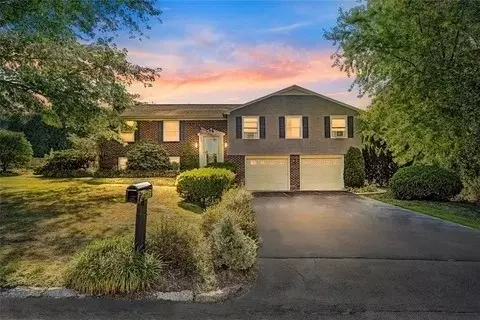 99 Tanglewood Dr, West Warwick, RI 02893
